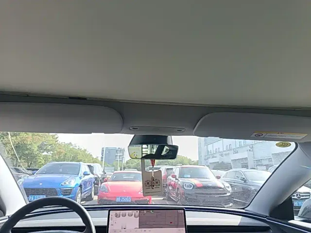 Tesla Model 3 — Фото автомобиля 17