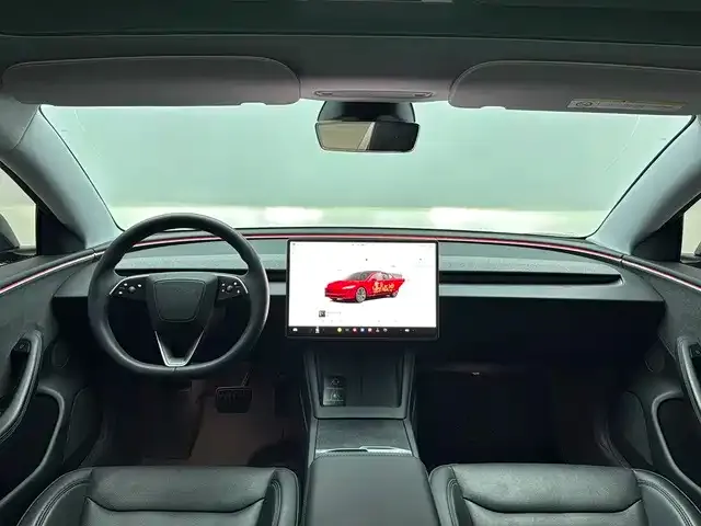 Tesla Model 3 — Фото автомобиля 5