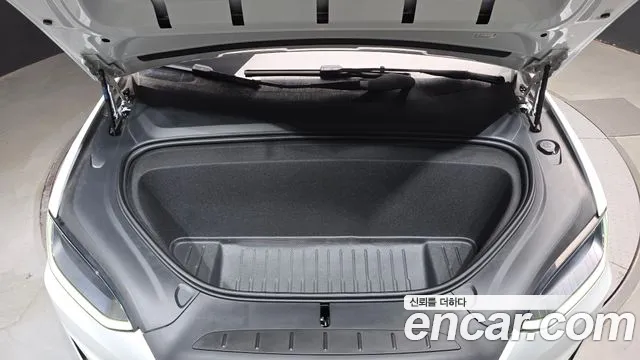 Tesla Model X — Фото автомобиля 6