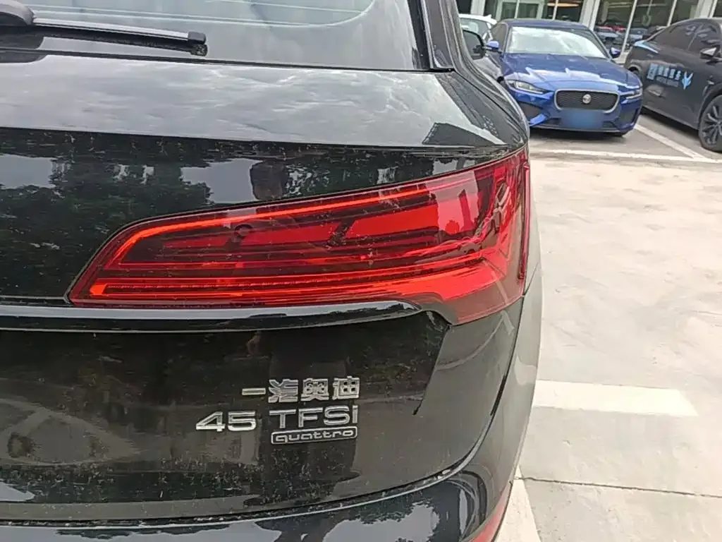 Audi Audi Q5L 2025 45th Anniversary Edition 45 TFSI Luxury Sport — Фото автомобиля 7