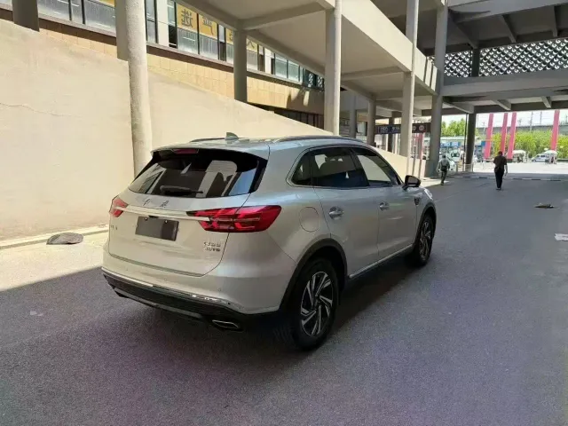 Hongqi HS5 — Фото автомобиля 4