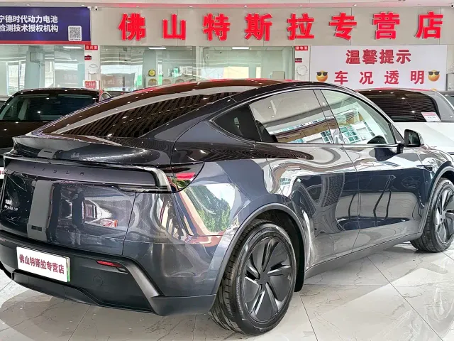 Tesla Model Y — Фото автомобиля 4
