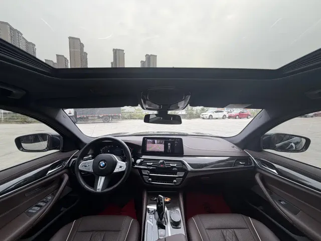 BMW 5 Series — Фото автомобиля 12