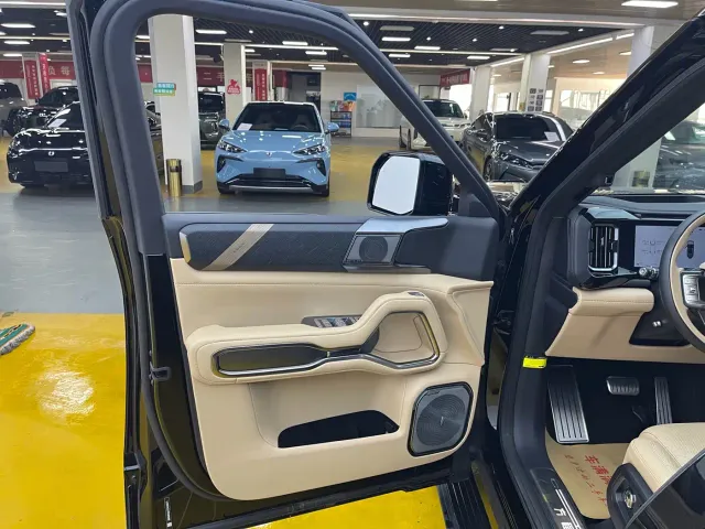 BYD FangChengBao Leopard 8 — Фото автомобиля 3