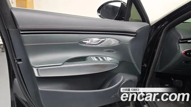 Genesis GV70 — Фото автомобиля 13
