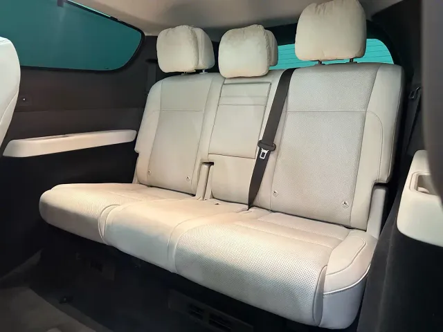 Li Auto MEGA — Фото автомобиля 5