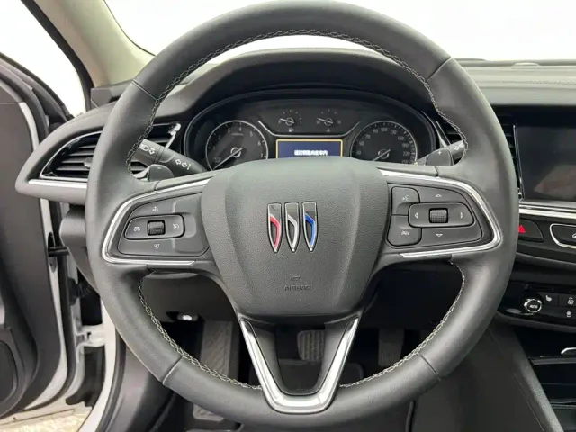 Buick Regal — Фото автомобиля 12