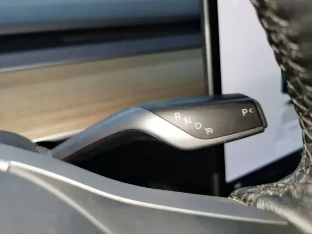 Tesla Model Y — Фото автомобиля 13