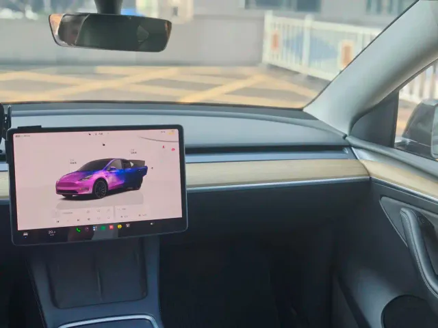 Tesla Model Y — Фото автомобиля 7