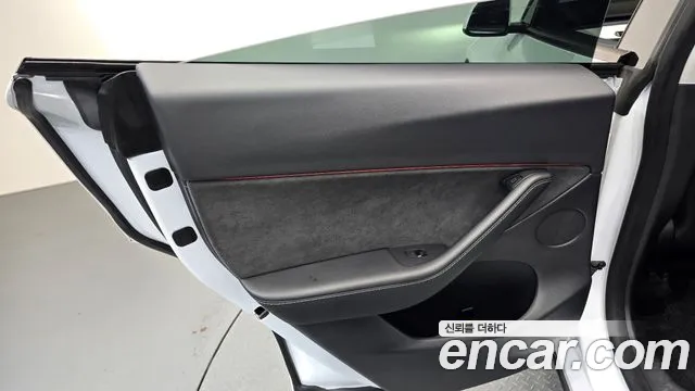Tesla Model Y — Фото автомобиля 7