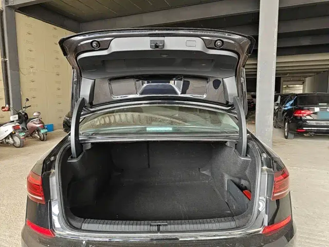 Volkswagen Passat — Фото автомобиля 18