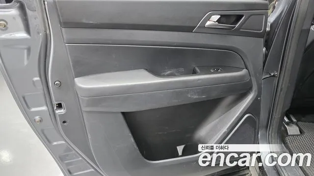 KG_Mobility_Ssangyong Rexton Дизель 2.2 2WD — Фото автомобиля 7