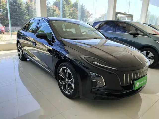 Hongqi E-QM5 — Фото автомобиля 3