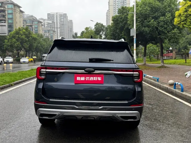 Ford Explorer — Фото автомобиля 6