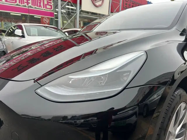 Tesla Model Y — Фото автомобиля 5
