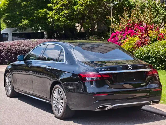 Mercedes-Benz E-Class — Фото автомобиля 5