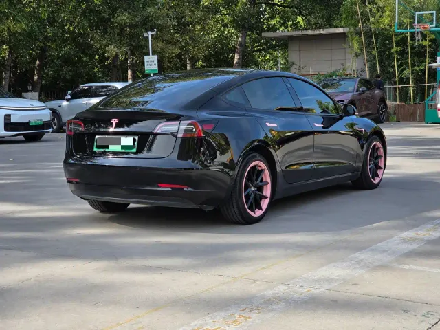 Tesla Model 3 — Фото автомобиля 4