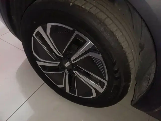 Geely Galaxy Starship 7 EM-i — Фото автомобиля 18
