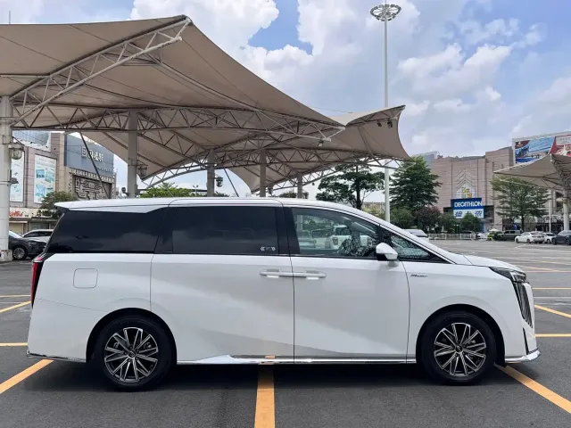 GAC Trumpchi M8 — Фото автомобиля 7