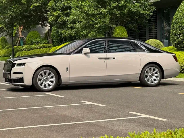 Rolls-Royce Ghost — Фото автомобиля 12