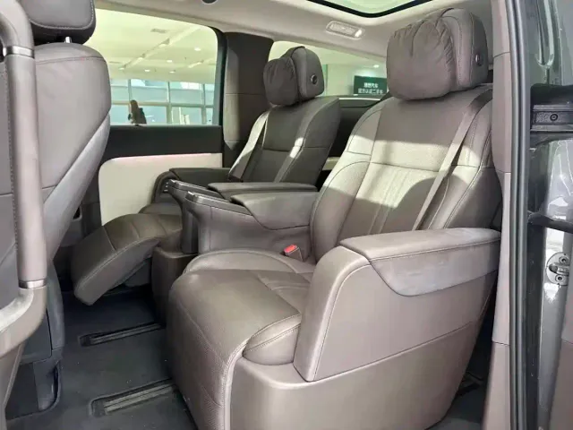Li Auto MEGA — Фото автомобиля 6