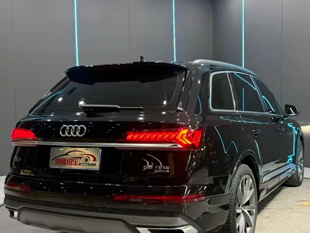 Audi Q7 — Фото автомобиля 6