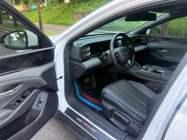 BYD Qin L — Фото автомобиля 17
