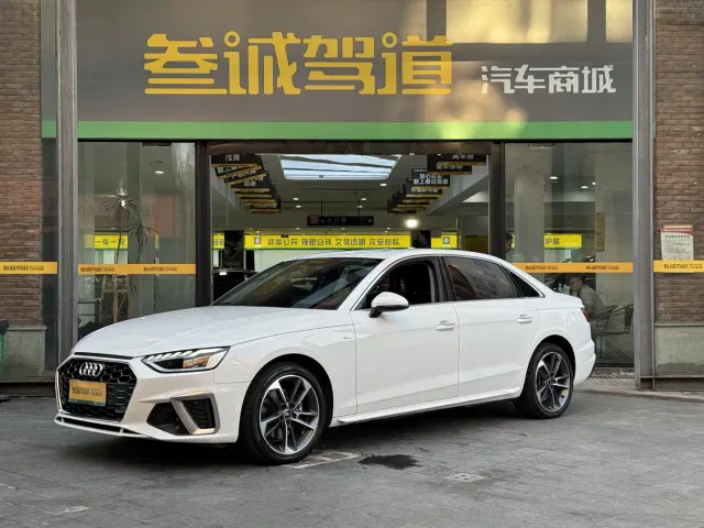 Фотография автомобиля — Audi A4L