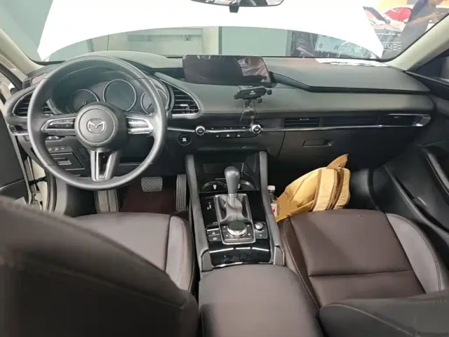 Mazda Axela — Фото автомобиля 9