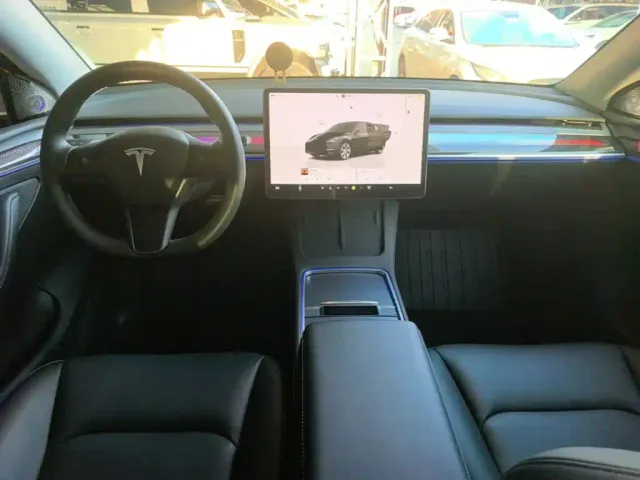 Tesla Model Y — Фото автомобиля 9