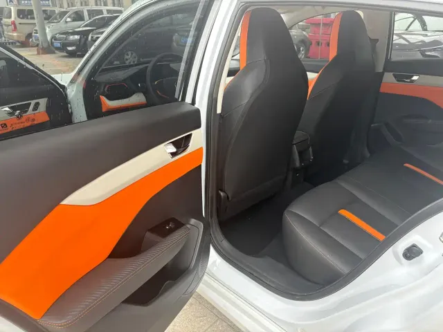 Dongfeng Yixuan — Фото автомобиля 8