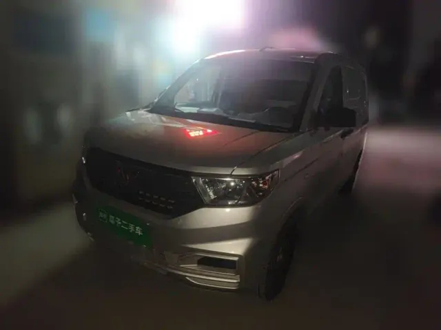 Фотография автомобиля — Wuling Hongguang V