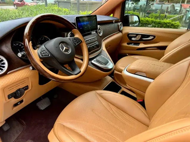 Mercedes-Benz V-Class — Фото автомобиля 10
