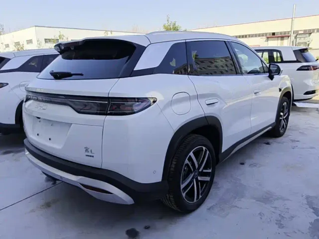 BYD Song L DM-i — Фото автомобиля 6