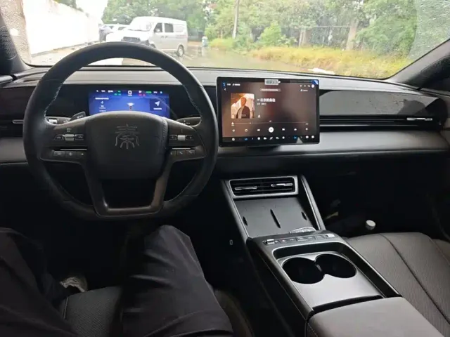 BYD Qin L — Фото автомобиля 9