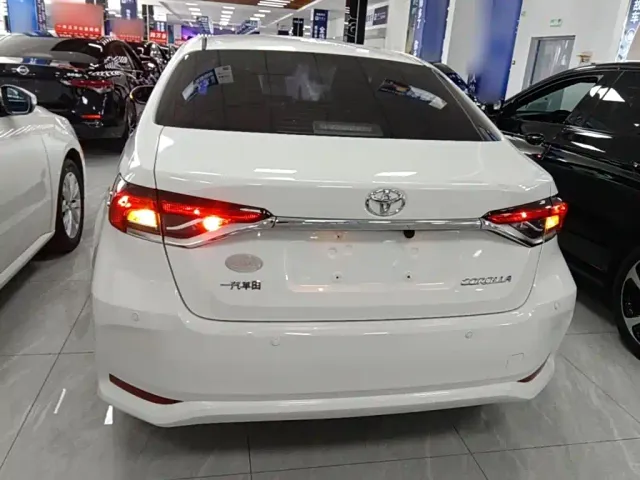 Toyota Corolla — Фото автомобиля 5