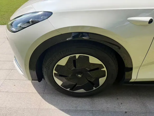 IM Motors IM LS7 — Фото автомобиля 10