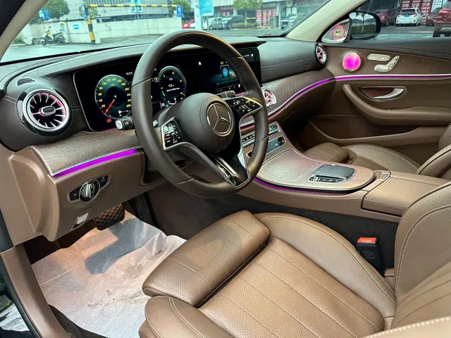 Mercedes-Benz E-Class — Фото автомобиля 6
