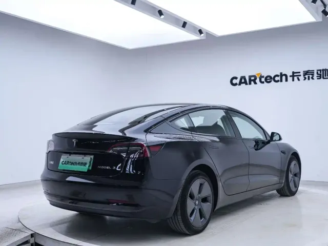 Tesla Model 3 — Фото автомобиля 12