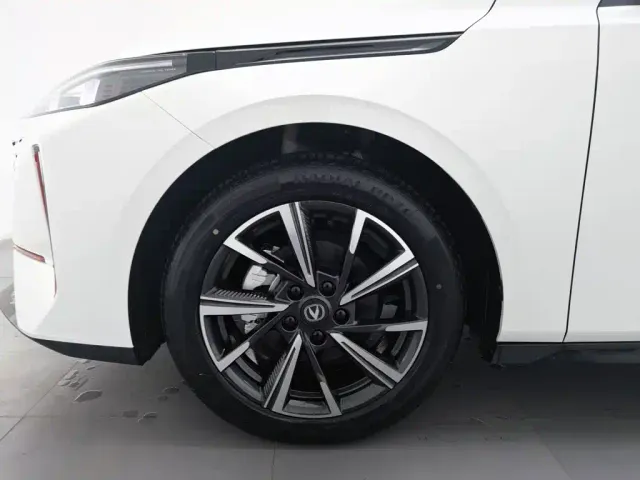 Changan Eado — Фото автомобиля 17