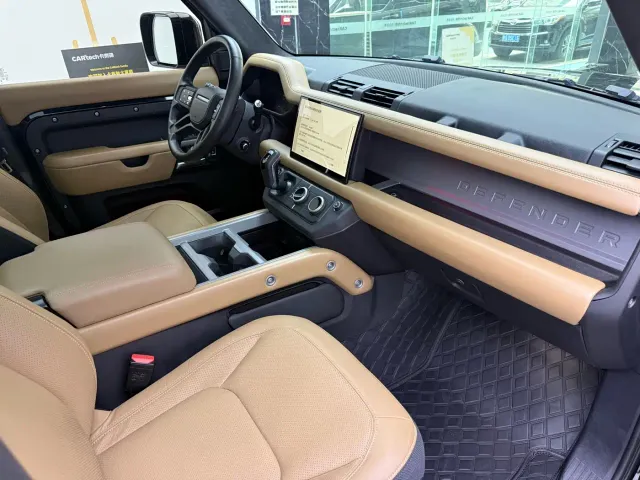 Land Rover Defender — Фото автомобиля 15