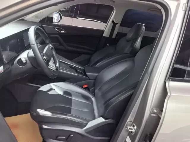 Roewe RX5 — Фото автомобиля 14