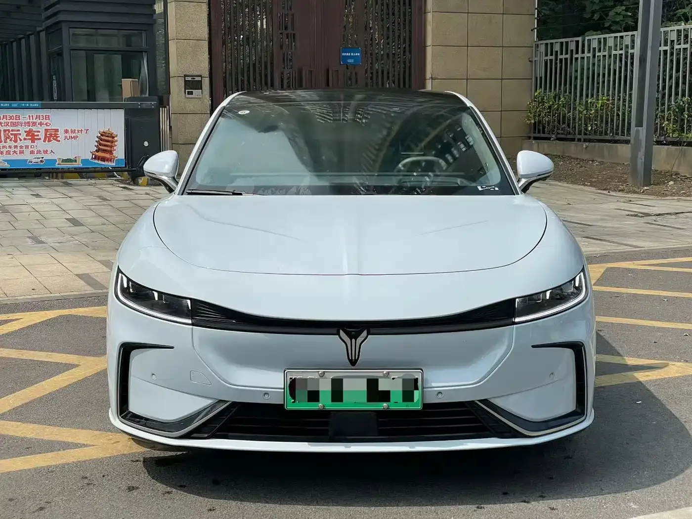 Voyah Auto VOYAH Zhuiguang 2023 4WD Flagship Edition — Фото автомобиля 2