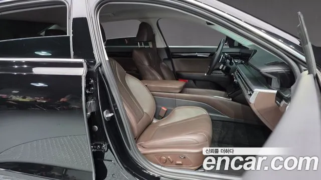Hyundai Grandeur Grandeur (GN7) 2.5 Бензин 2WD — Фото автомобиля 19