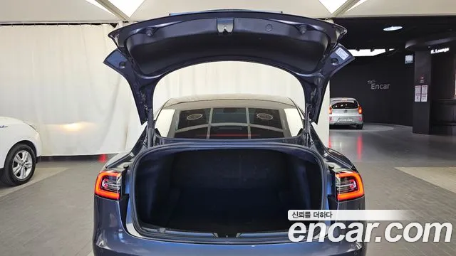 Tesla Model 3 — Фото автомобиля 26