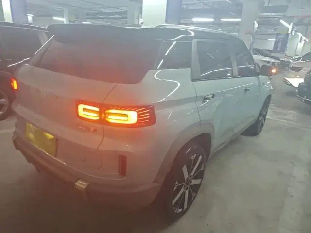 Geely ICON — Фото автомобиля 6