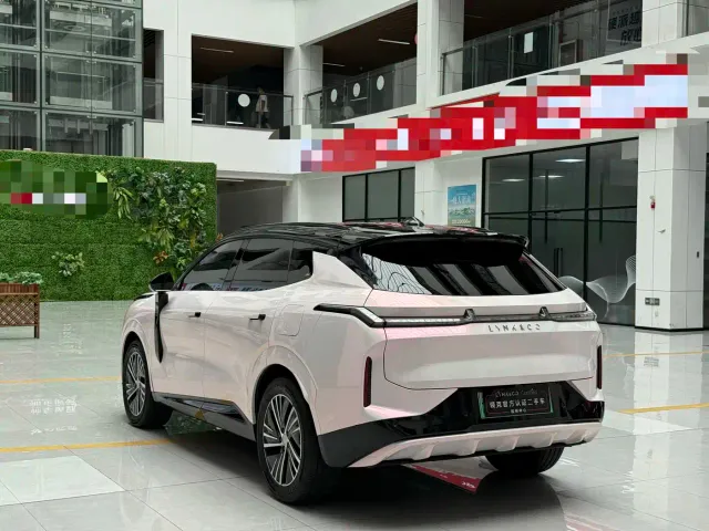 Lynk & Co 08 EM-P — Фото автомобиля 18