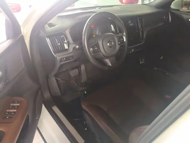 Volvo S60 — Фото автомобиля 15