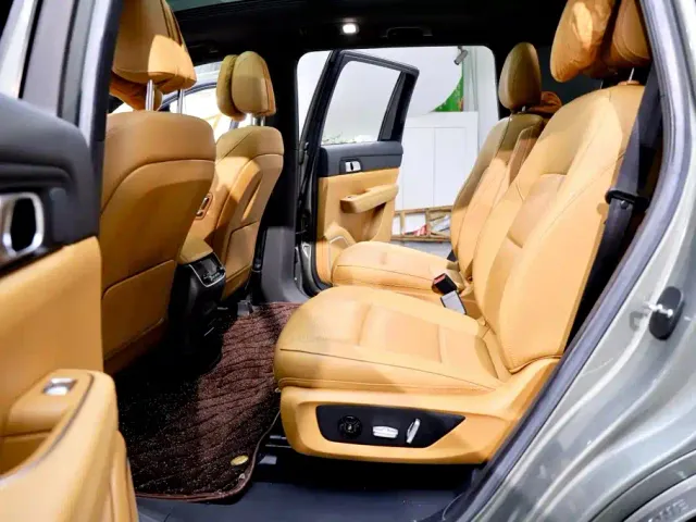 Li Auto ONE — Фото автомобиля 17