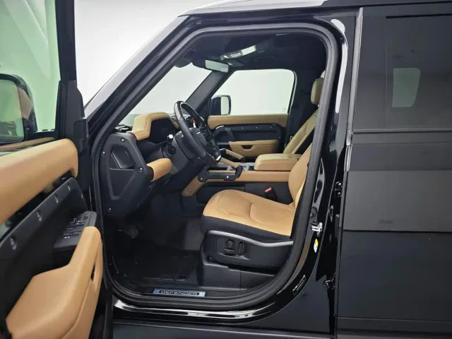 Land Rover Defender — Фото автомобиля 13